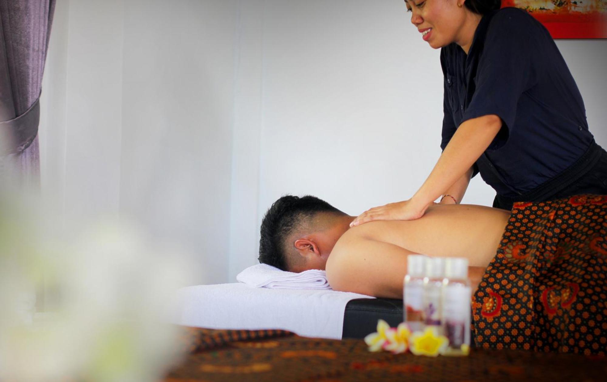 Rostika Hotel Sekumpul Pabean Buleleng Eksteriør billede